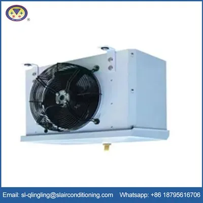 Un refroidisseur d'air des ventilateurs